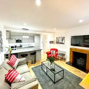 Apartment Prime New Town. Newly Reno'd Cosy Nest, Edinburgh